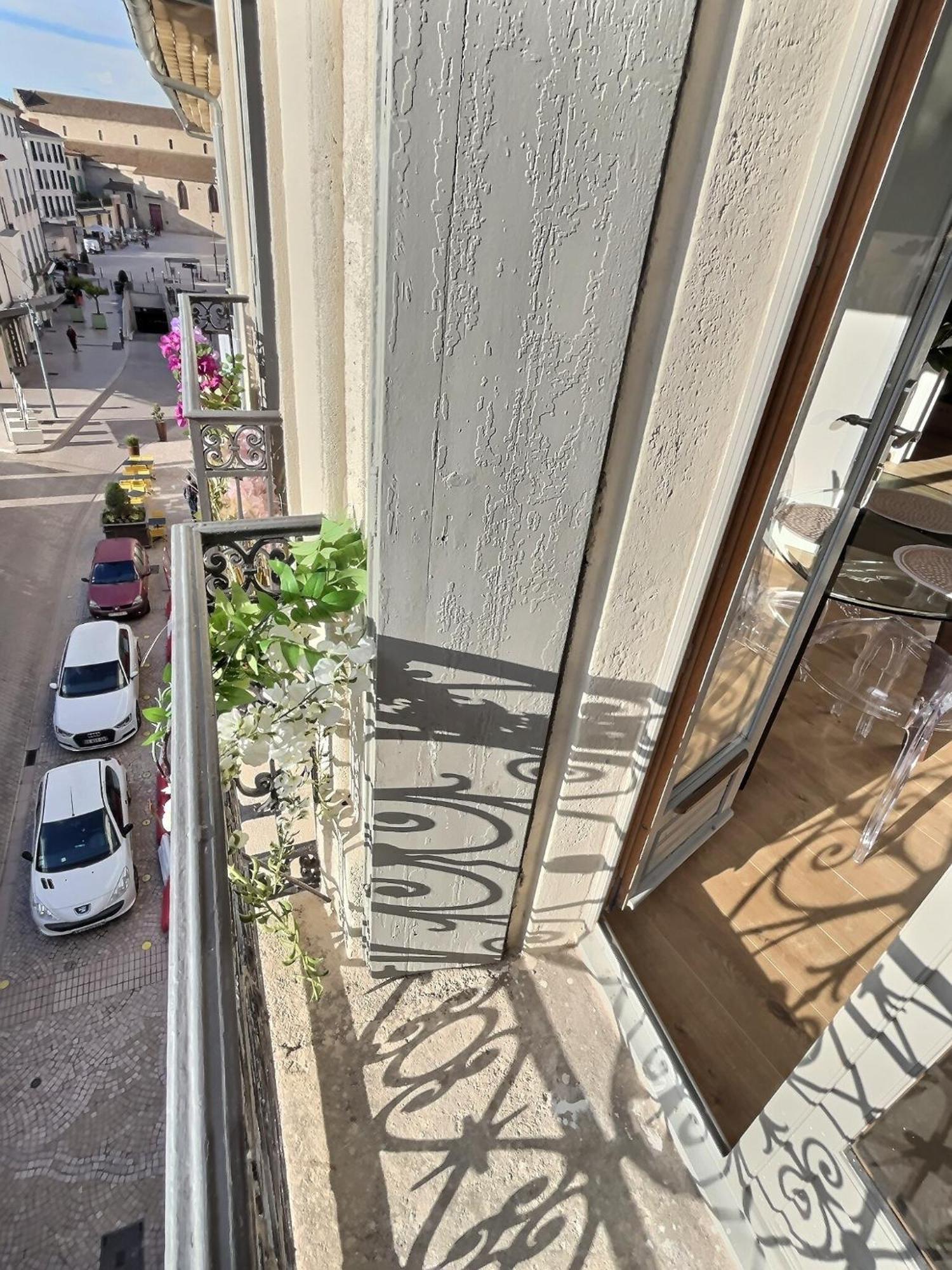Appartement De Charme Avec Balcon Au Pied Des Commerces Béziers Exterior foto